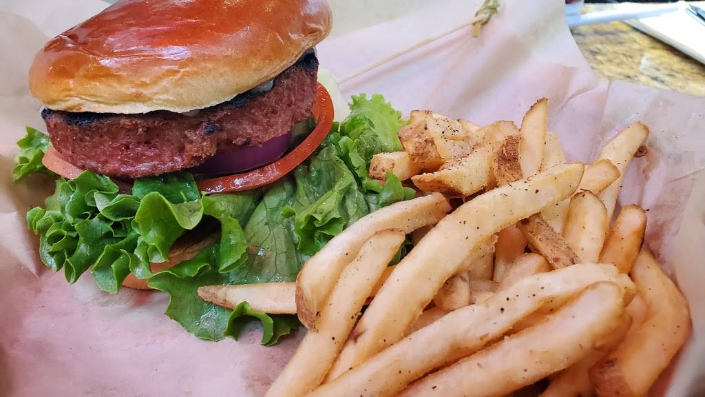 TGI Fridays | restaurant | 4200 NW 21st St Gate D-36, Miami, FL 33122, USA | 3058691460 OR +1 305-869-1460