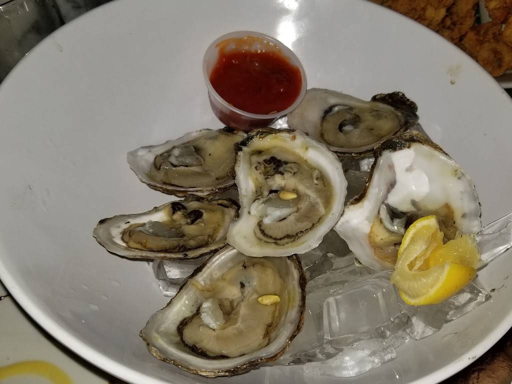 Outriggers | restaurant | 555 Broad St, Stratford, CT 06615, USA | 2033778815 OR +1 203-377-8815