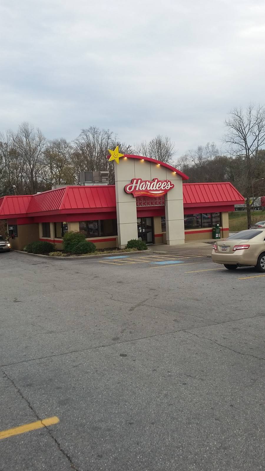 Hardees | restaurant | 98 Garner Rd, Spartanburg, SC 29303, USA | 8645836015 OR +1 864-583-6015