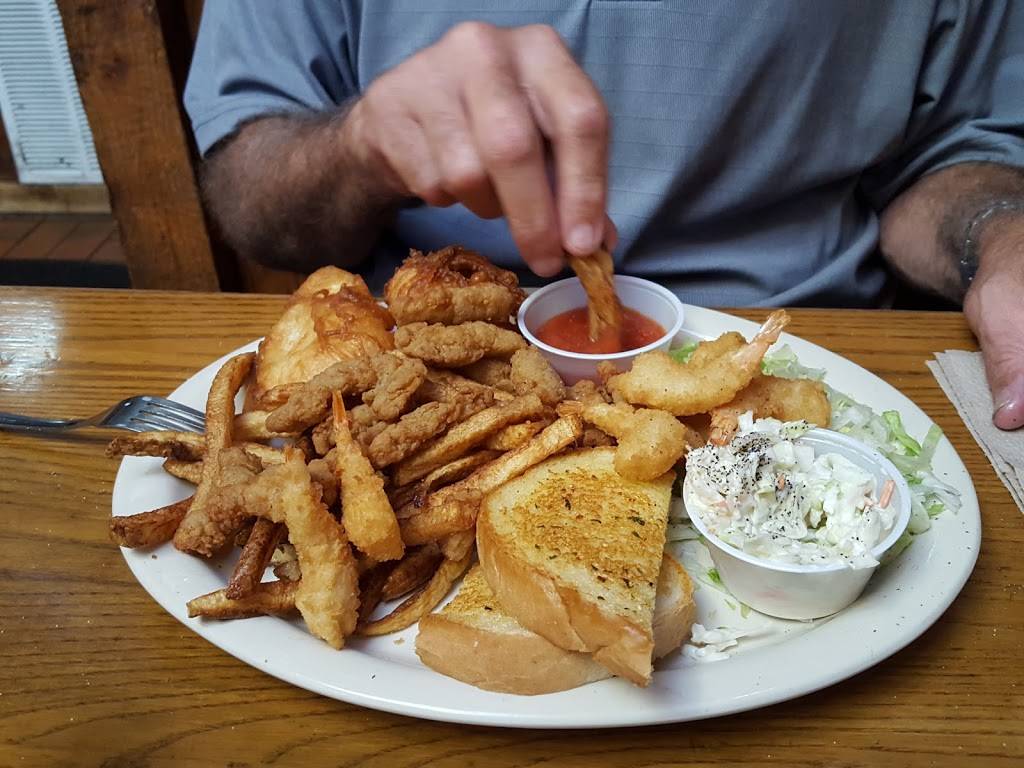 Carver Hangar | restaurant | 16196 Market Rd 39, Damascus, OR 97089, USA | 5036582576 OR +1 503-658-2576