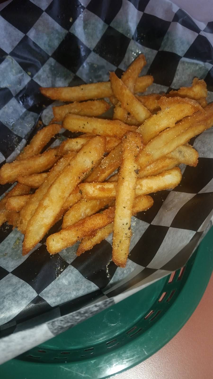 Basils Pizza | restaurant | 208 N Frederick Ave, Gaithersburg, MD 20877, USA | 3012088107 OR +1 301-208-8107