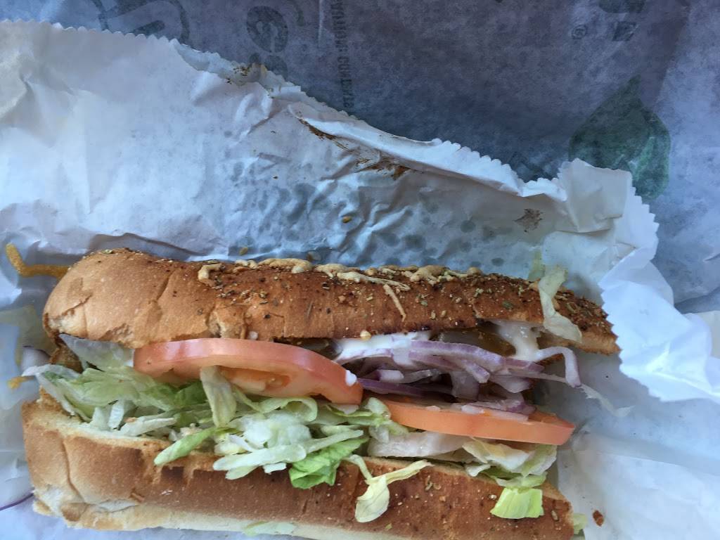 Subway Restaurants | restaurant | 1750 Veterans Memorial Hwy, Central Islip, NY 11722, USA | 6312341700 OR +1 631-234-1700
