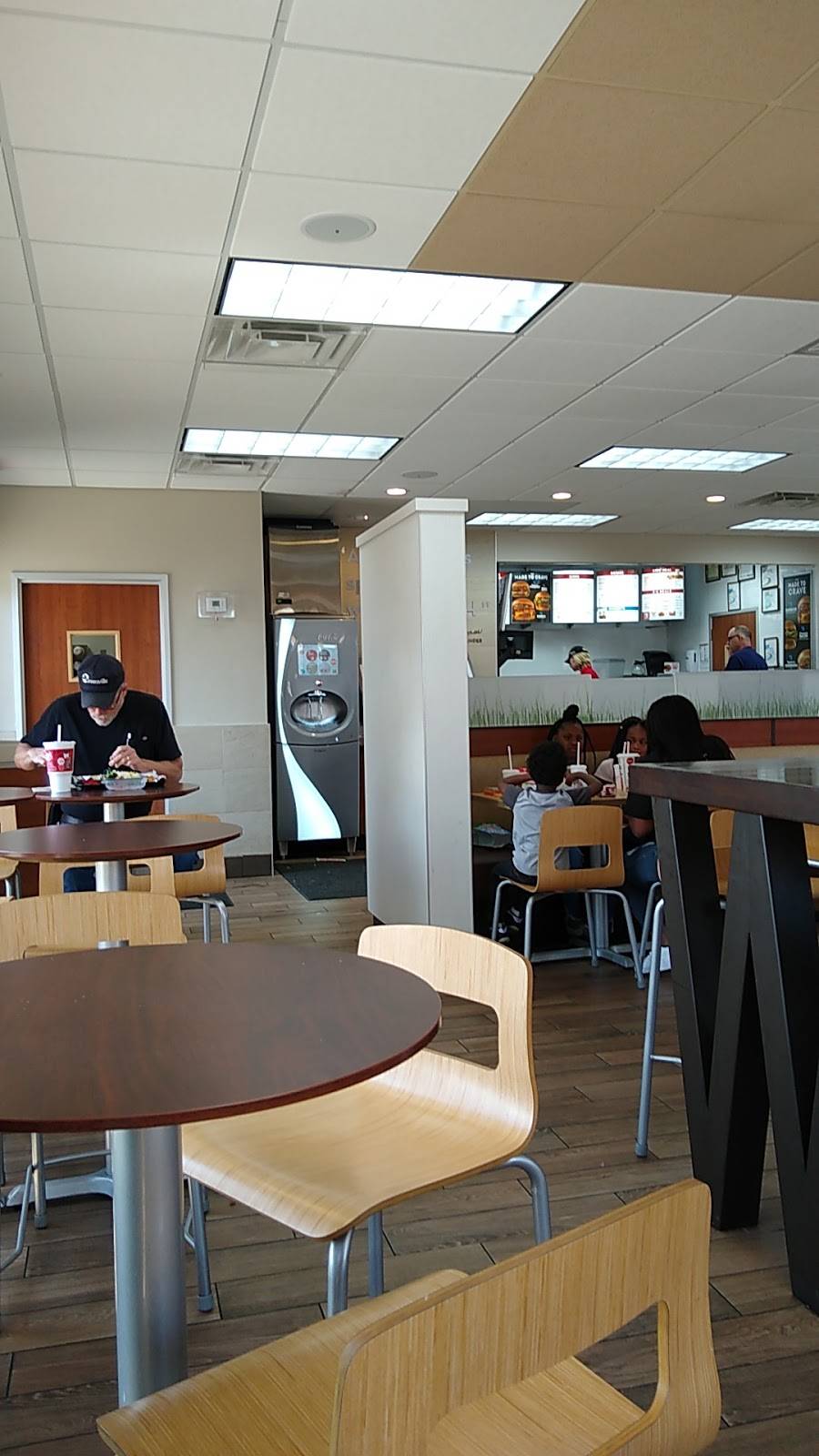 Wendys | restaurant | 6834 Wesley Crossroads, Greenville, TX 75402, USA | 9034504108 OR +1 903-450-4108