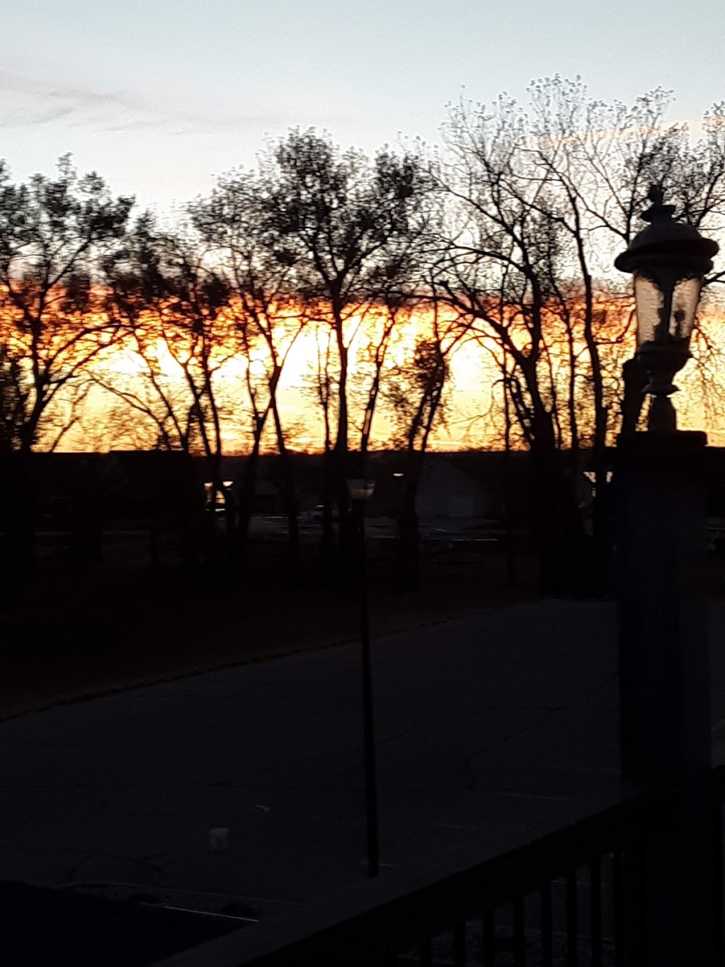 Lakes Bar and Grill | restaurant | 19A Golf Dr, Wentworth, SD 57075, USA | 6054833580 OR +1 605-483-3580