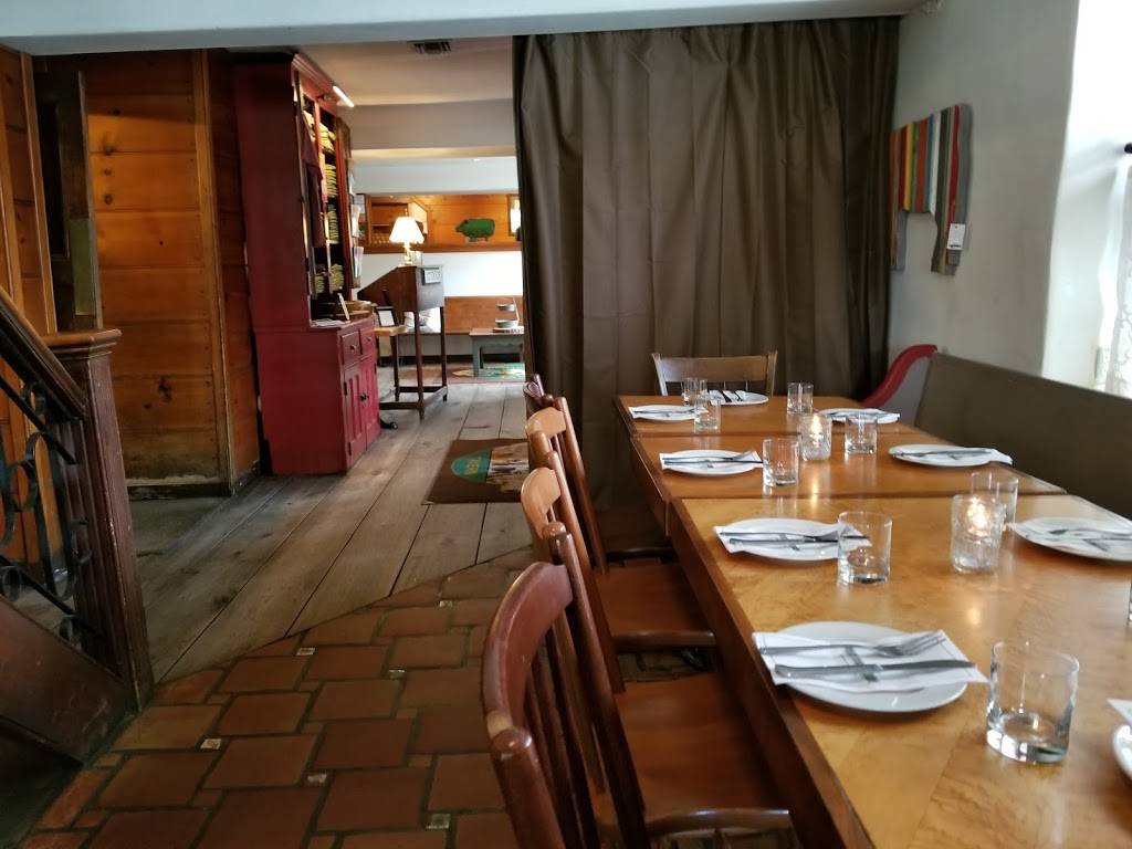 Four Dogs Tavern | restaurant | 1300 W Strasburg Rd, West Chester, PA 19382, USA | 6106924367 OR +1 610-692-4367