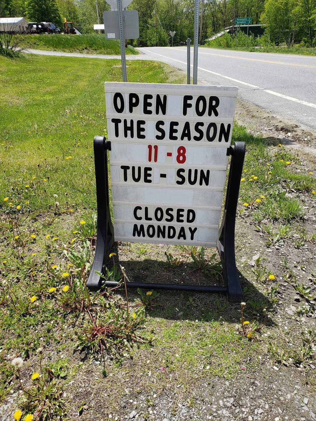 Villagers Ice Cream Restaurant | restaurant | 4261 VT-106, Perkinsville, VT 05151, USA | 8022635677 OR +1 802-263-5677