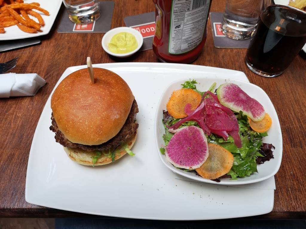 The Woodlawn Public House | restaurant | 1276 Yonge St, Toronto, ON M4T 1W5, Canada | 4169220404 OR +1 416-922-0404