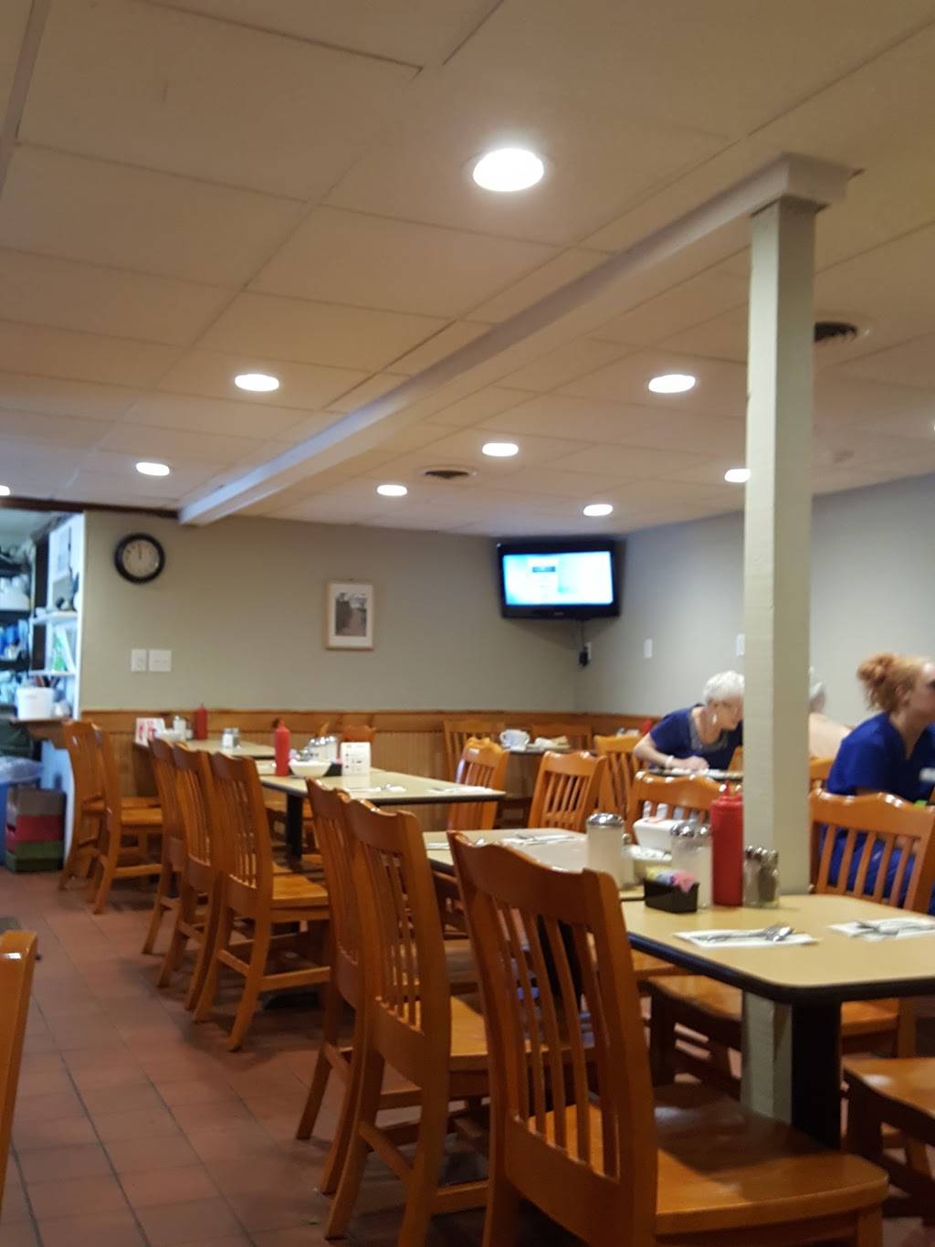 Bessies Lunch | restaurant | 266 NH-125, Brentwood, NH 03833, USA | 6036424132 OR +1 603-642-4132