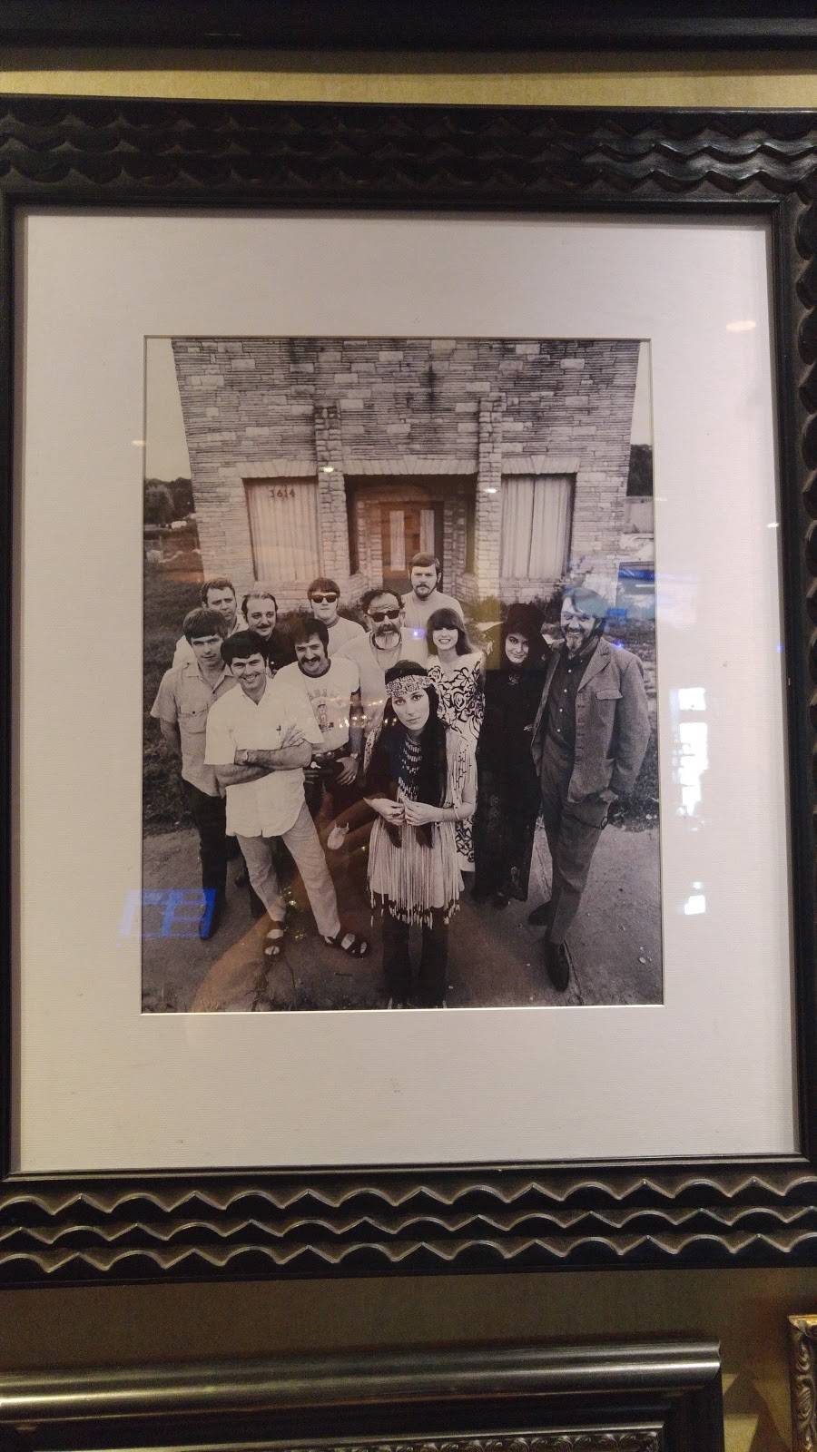 Swampers | restaurant | 800 S Cox Creek Pkwy, Florence, AL 35630, USA | 2562463662 OR +1 256-246-3662