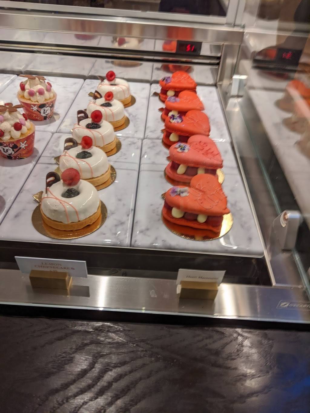 Le Petit Café | restaurant | 1080 Esplanade Ave, Lake Buena Vista, FL 32830, USA | 4079395277 OR +1 407-939-5277