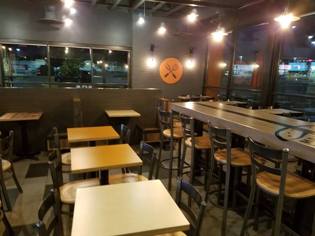 Harveys | restaurant | 729 Rue Clemenceau, Québec, QC G1C 7T9, Canada | 4186615050 OR +1 418-661-5050