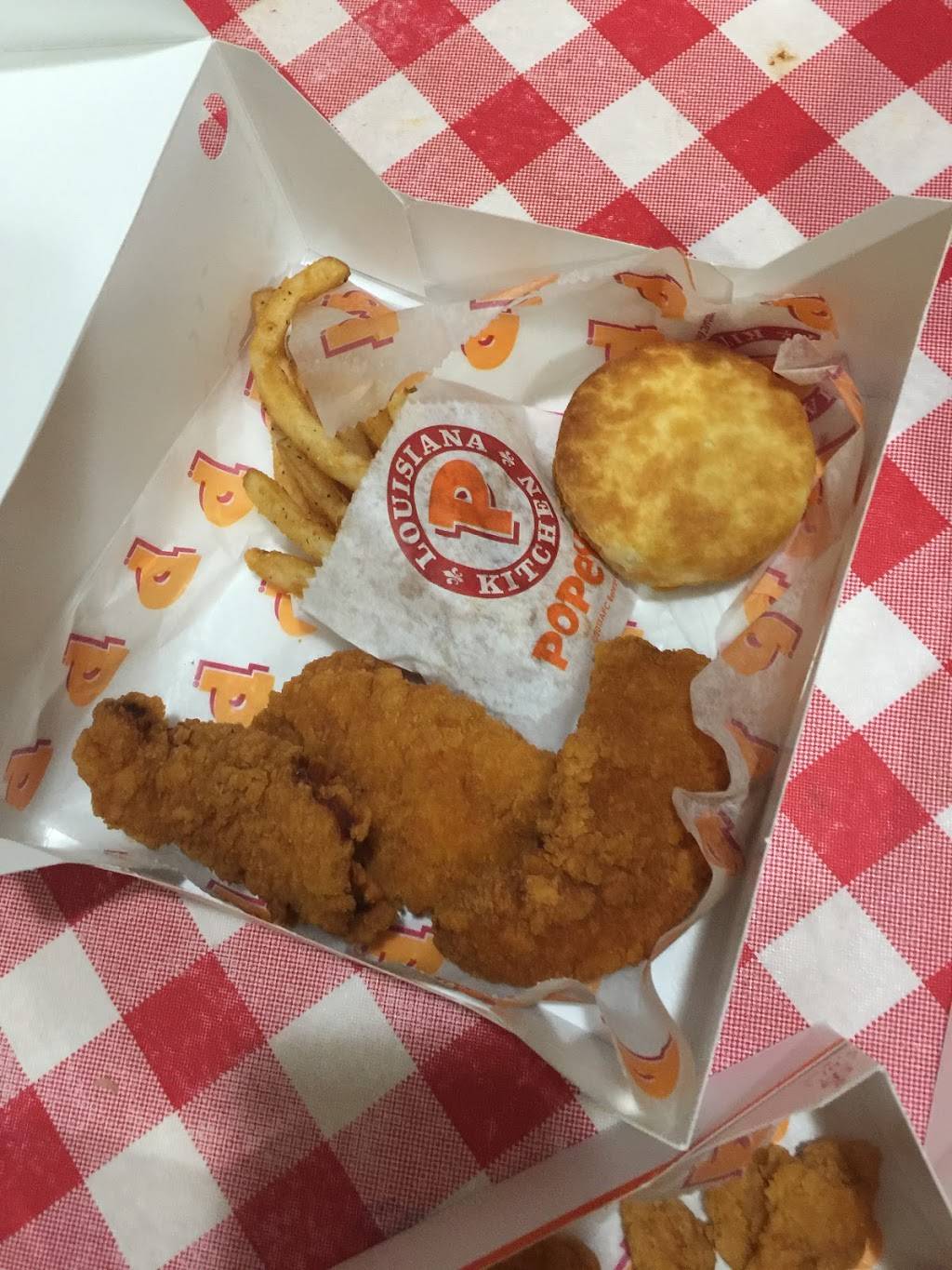 Popeyes Louisiana Kitchen | restaurant | 29235 Central Ave, Lake Elsinore, CA 92532, USA | 9514713343 OR +1 951-471-3343