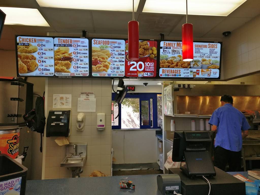 Popeyes Louisiana Kitchen | restaurant | 4570 Chambers Rd, Denver, CO 80239, USA | 7194840746 OR +1 719-484-0746