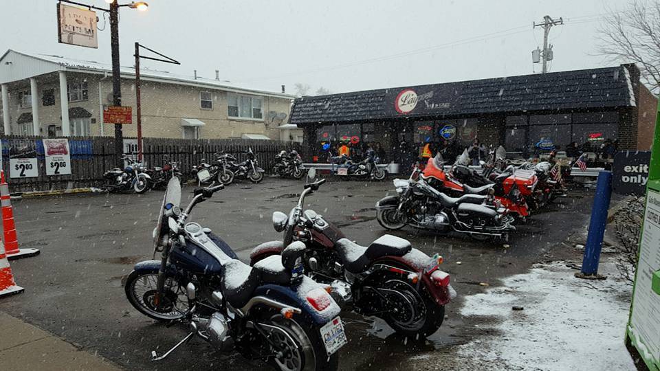 Layover Bar & Grill | restaurant | 4839 S Central Ave, Chicago, IL 60638, USA | 7084580804 OR +1 708-458-0804