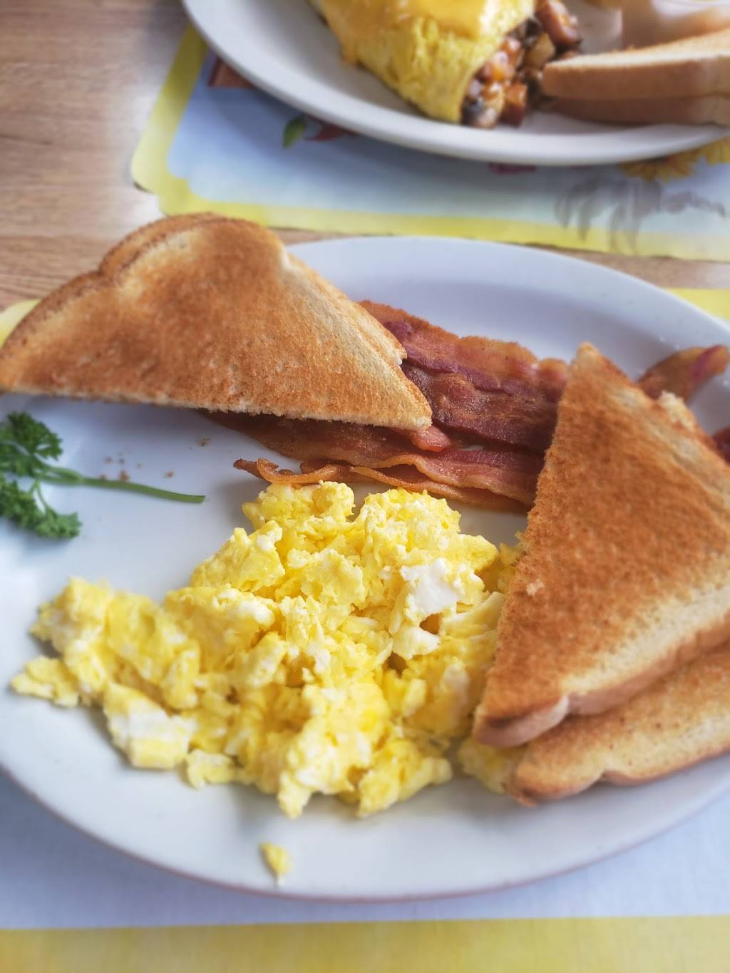 Epoufette Bayview Inn Inc | restaurant | W5961 US-2, Naubinway, MI 49762, USA | 9062920061 OR +1 906-292-0061