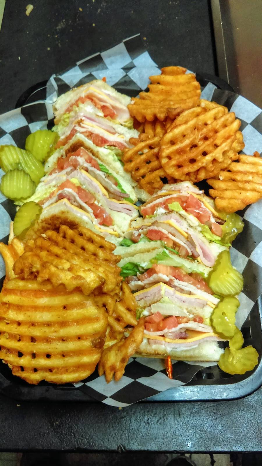 Burger bar cafe | restaurant | 608 Bessemer Ave, Llano, TX 78643, USA | 3252474660 OR +1 325-247-4660