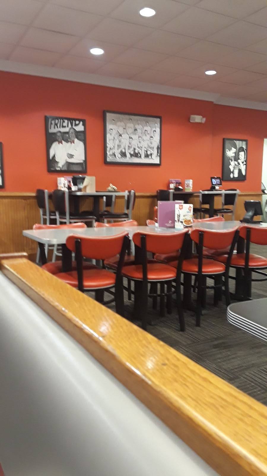 Friendlys | restaurant | 3420 Berlin Turnpike, Newington, CT 06111, USA | 8606665559 OR +1 860-666-5559