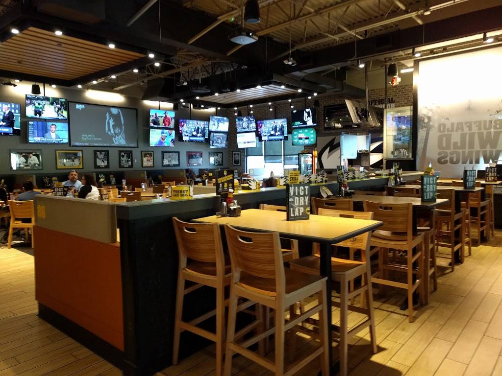 Buffalo Wild Wings | meal takeaway | 15 South Ave, Burlington, MA 01803, USA | 7813651907 OR +1 781-365-1907