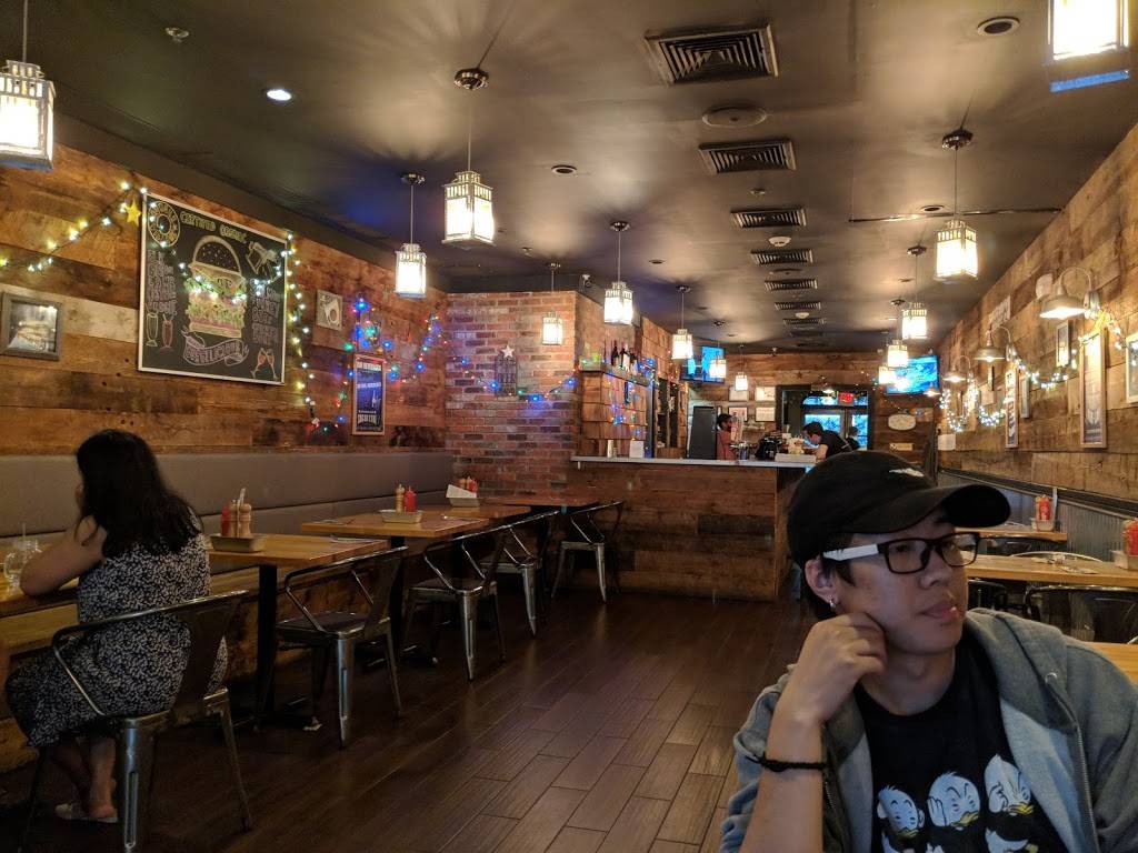 Burger Village | restaurant | 66 Middle Neck Rd, Great Neck, NY 11021, USA | 5163219177 OR +1 516-321-9177