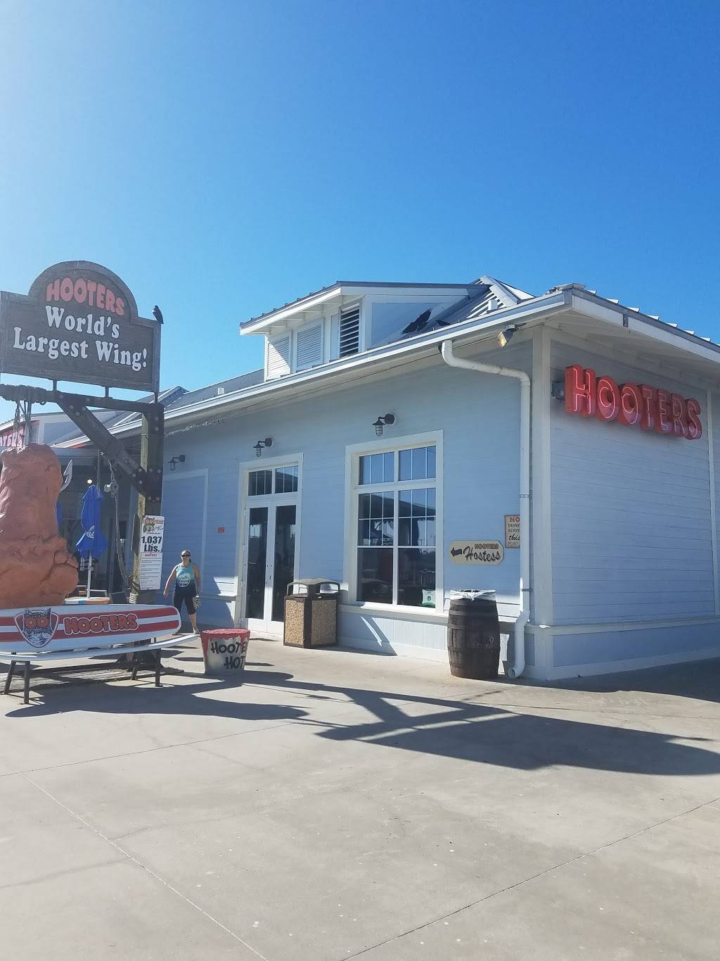 Hooters | meal takeaway | 192 W, Boardwalk Pl E, Madeira Beach, FL 33708, USA | 7277974668 OR +1 727-797-4668