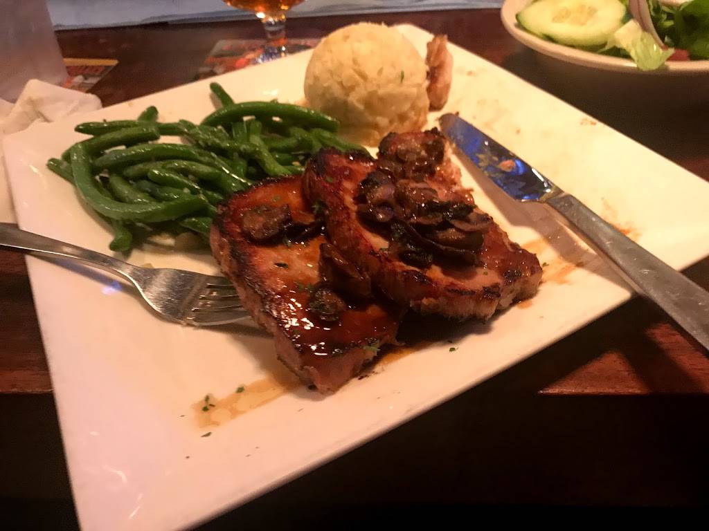 Tunnicliffs Tavern | restaurant | 222 7th St SE, Washington, DC 20003, USA | 2025445680 OR +1 202-544-5680