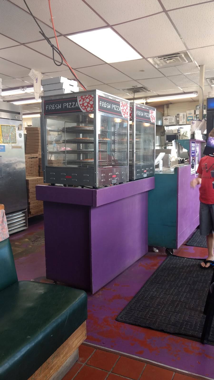 Wedge Pizzeria | restaurant | 517 S Riverside Dr, Iowa City, IA 52246, USA | 3193376677 OR +1 319-337-6677