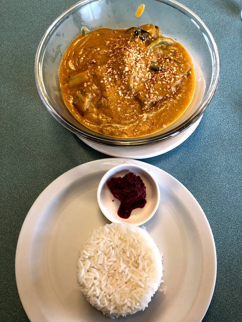 Fork And Spoon Food House | restaurant | 10634 NE Sandy Blvd, Portland, OR 97220, USA | 5038677716 OR +1 503-867-7716