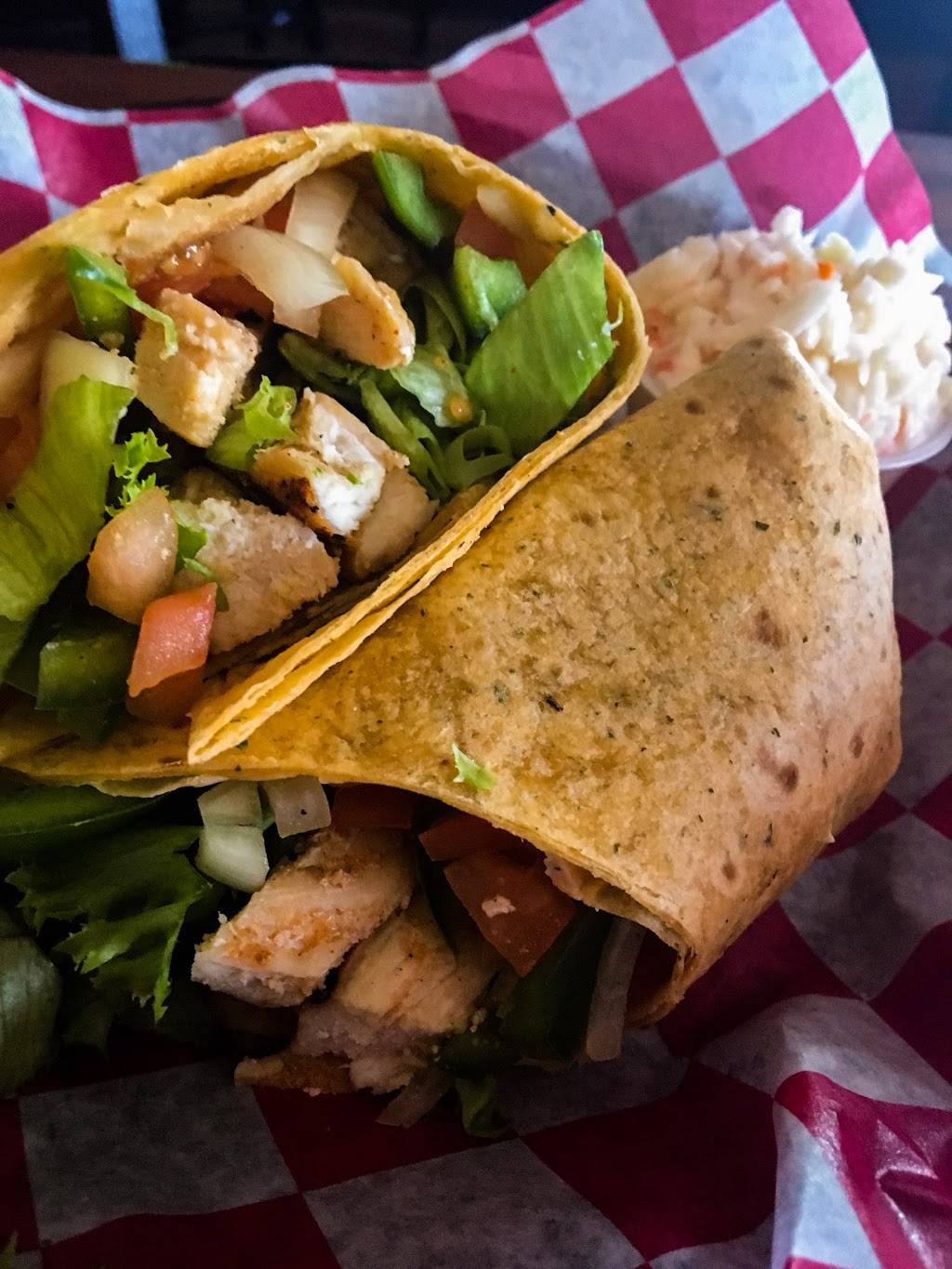 Beachcomber Bar & Grill | restaurant | 2836 Fond Du Lac Rd, Oshkosh, WI 54902, USA | 9202302836 OR +1 920-230-2836