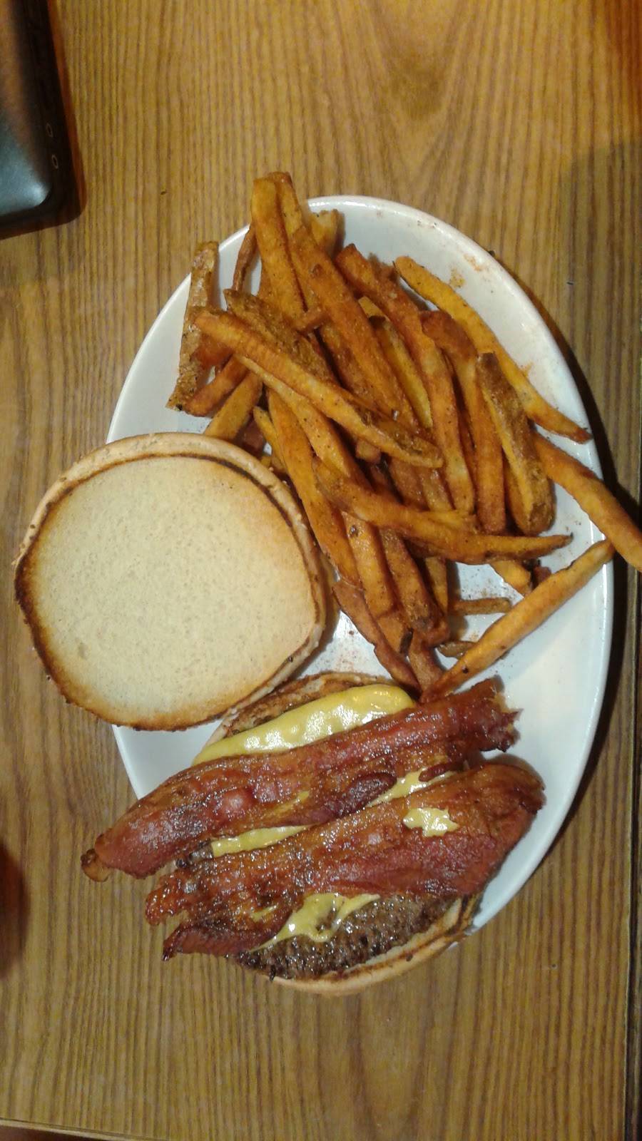 Mickeys Diner | restaurant | 1950 7th St W, St Paul, MN 55116, USA | 6516988387 OR +1 651-698-8387