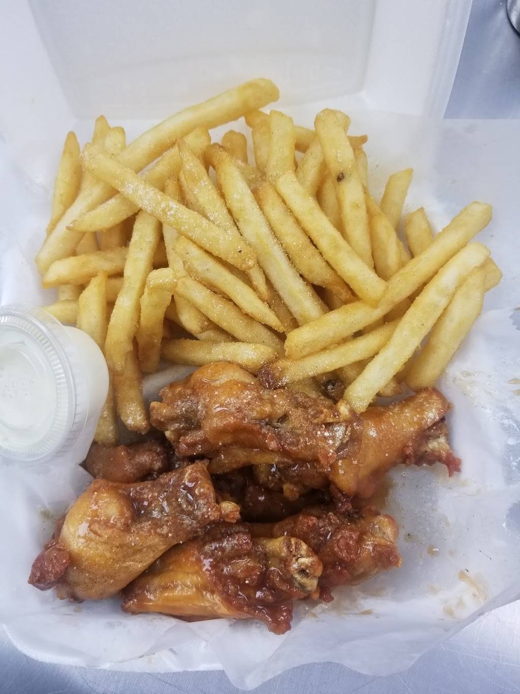 Lick a chick | restaurant | 3118 Auburn St, Rockford, IL 61101, USA | 8159979056 OR +1 815-997-9056