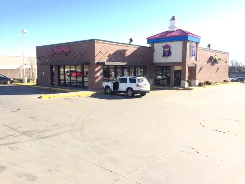 Braums Ice Cream & Burger Restaurant | restaurant | 1415 S Lewis Ave, Tulsa, OK 74104, USA | 9187440446 OR +1 918-744-0446