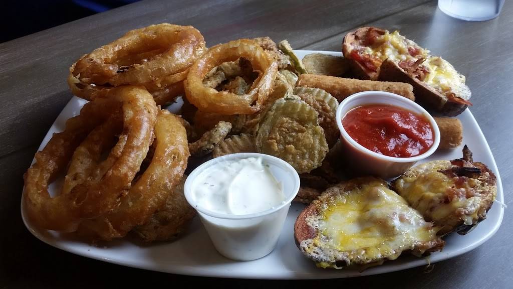 Luckies Barn & Grill | restaurant | 3311 Navarre Ave, Oregon, OH 43616, USA | 4197254747 OR +1 419-725-4747