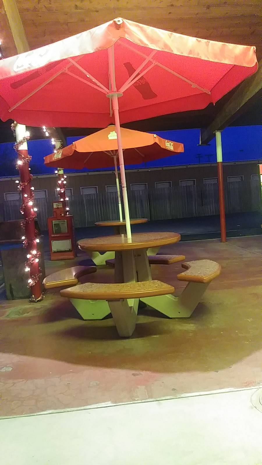 White Top Drive In | restaurant | 1110 W D St, Lemoore, CA 93245, USA | 5599243887 OR +1 559-924-3887