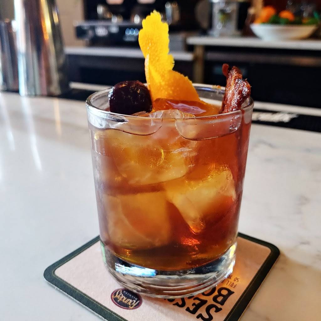 The Earl | restaurant | 109 E Market St, New Albany, IN 47150, USA | 8125902611 OR +1 812-590-2611