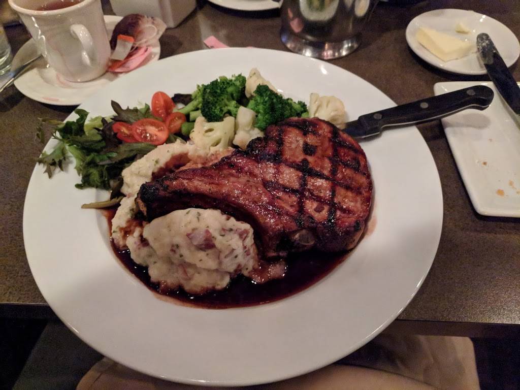 Harveys Central Grille | restaurant | 1340 W Towne Square Rd, Mequon, WI 53092, USA | 2622419589 OR +1 262-241-9589