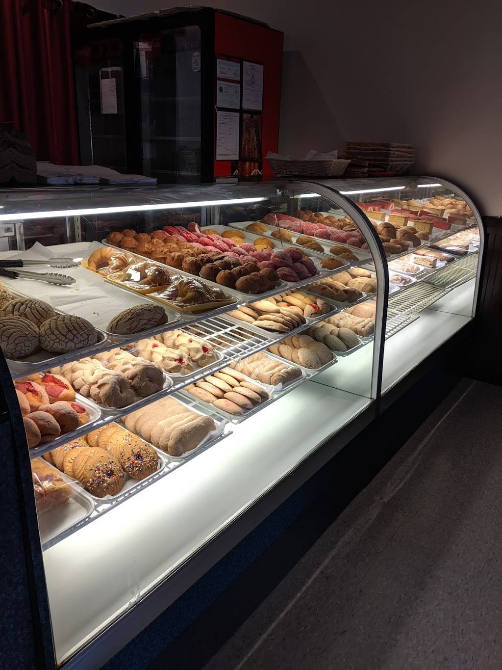 Flor Blanca Bakery and cafe | restaurant | 9364 Lanham Severn Rd, Lanham, MD 20706, USA | 2407646072 OR +1 240-764-6072