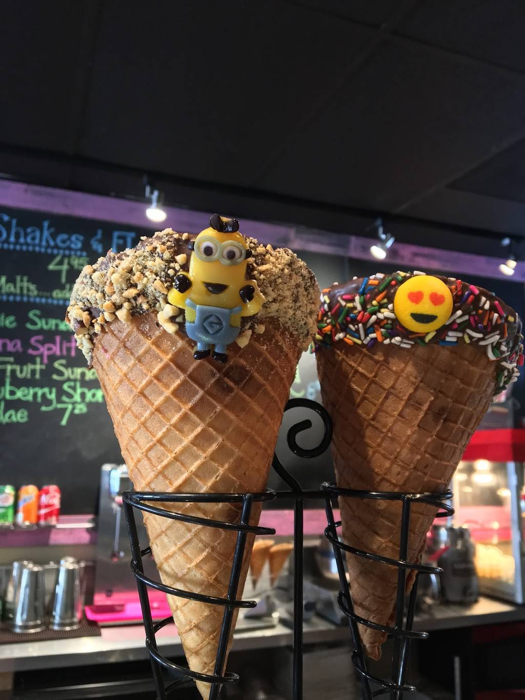 Belles Ice Cream Bar | bakery | 31 Fort Thompson Ave, LaBelle, FL 33935, USA | 2394710462 OR +1 239-471-0462