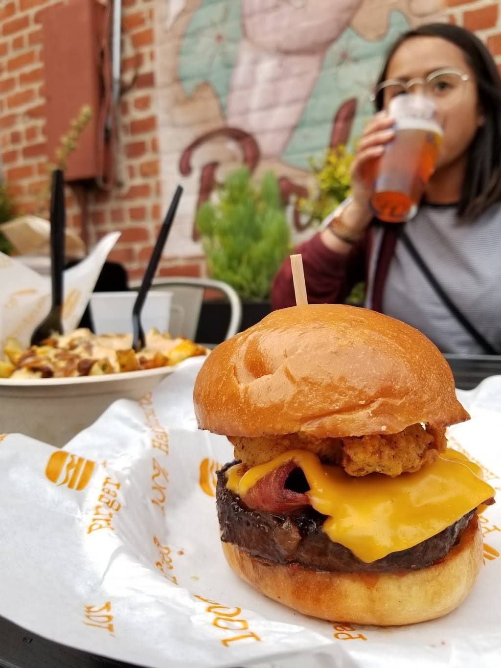 Burger Parlor | meal takeaway | 204 N Harbor Blvd, Fullerton, CA 92832, USA | 7144412003 OR +1 714-441-2003