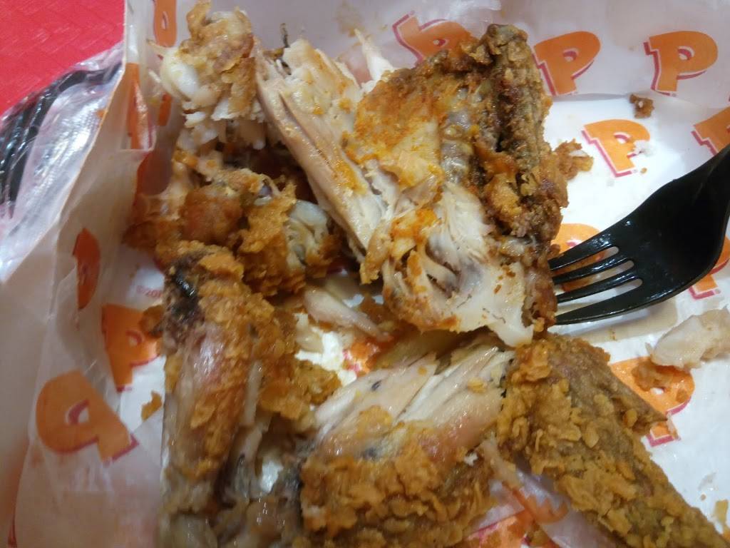 Popeyes Louisiana Kitchen | restaurant | 666 Burnhamthorpe Rd Unit 23, Etobicoke, ON M9C 2Z4, Canada | 4166200666 OR +1 416-620-0666