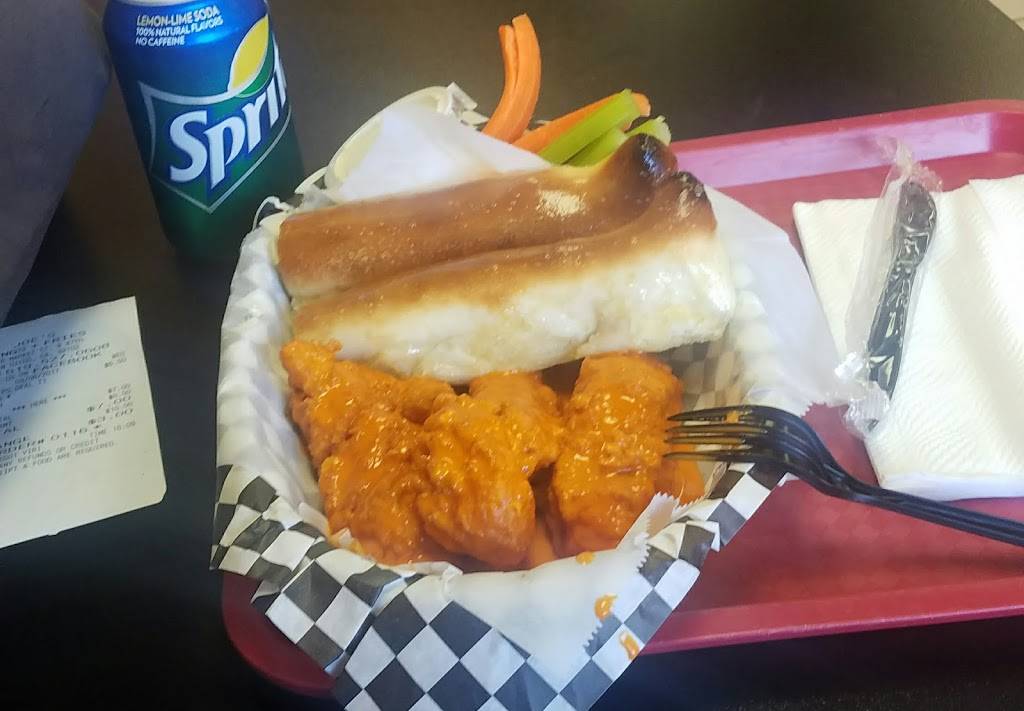 Joes Wings & Fries | restaurant | 4676 Market St, San Diego, CA 92102, USA | 6195270608 OR +1 619-527-0608