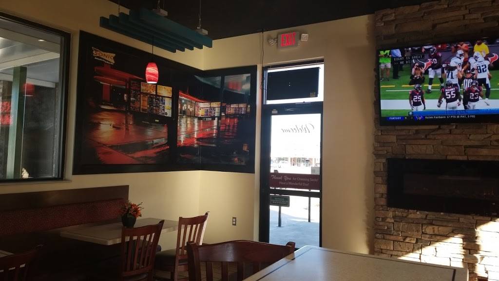 Sonic Drive-In | restaurant | 915 Summit Ave, Greensboro, NC 27405, USA | 3363780020 OR +1 336-378-0020