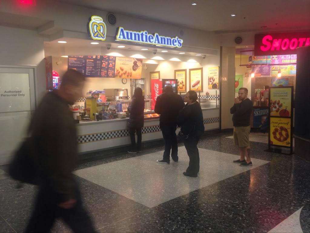 Auntie Annes | cafe | 1625 Chestnut St Spc 206, Philadelphia, PA 19103, USA | 2155644747 OR +1 215-564-4747