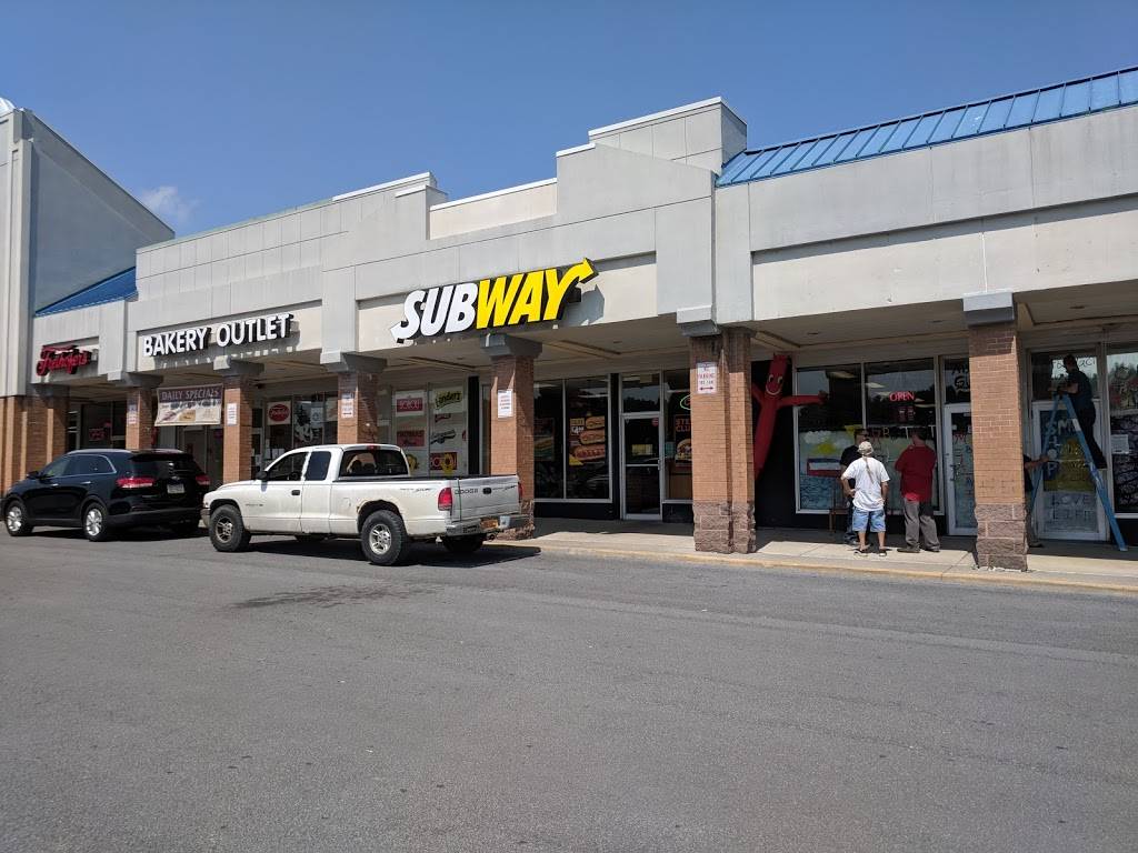 Subway | restaurant | 144 Eastern Blvd, Watertown, NY 13601, USA | 3157885857 OR +1 315-788-5857