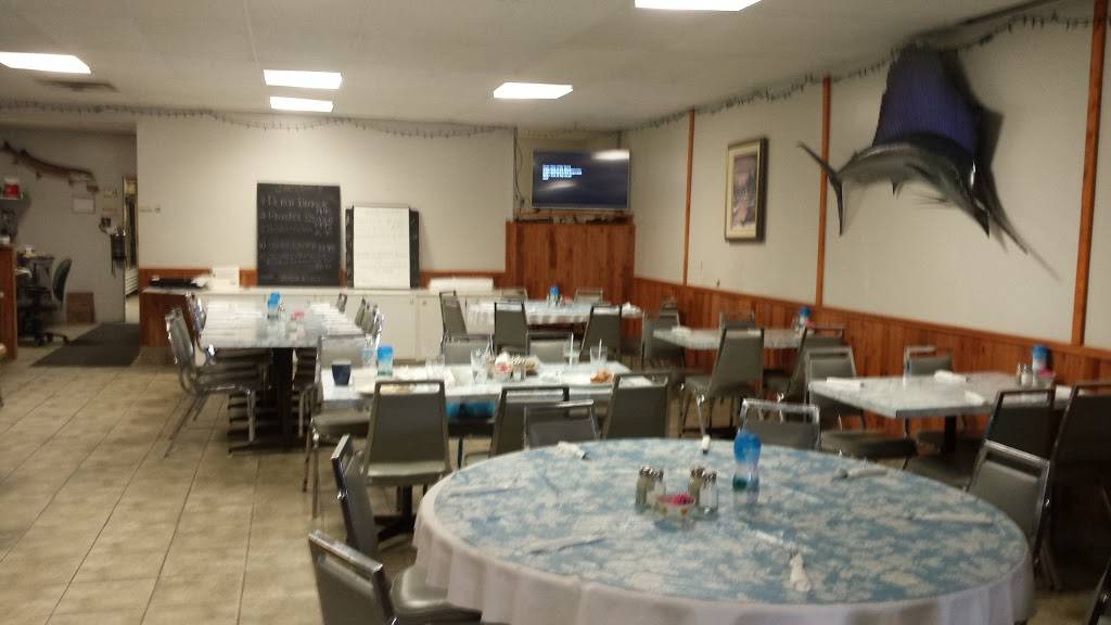 J & D Bowling & Restaurant | restaurant | 4 Young St, Tilbury, ON N0P 2L0, Canada | 5196821555 OR +1 519-682-1555