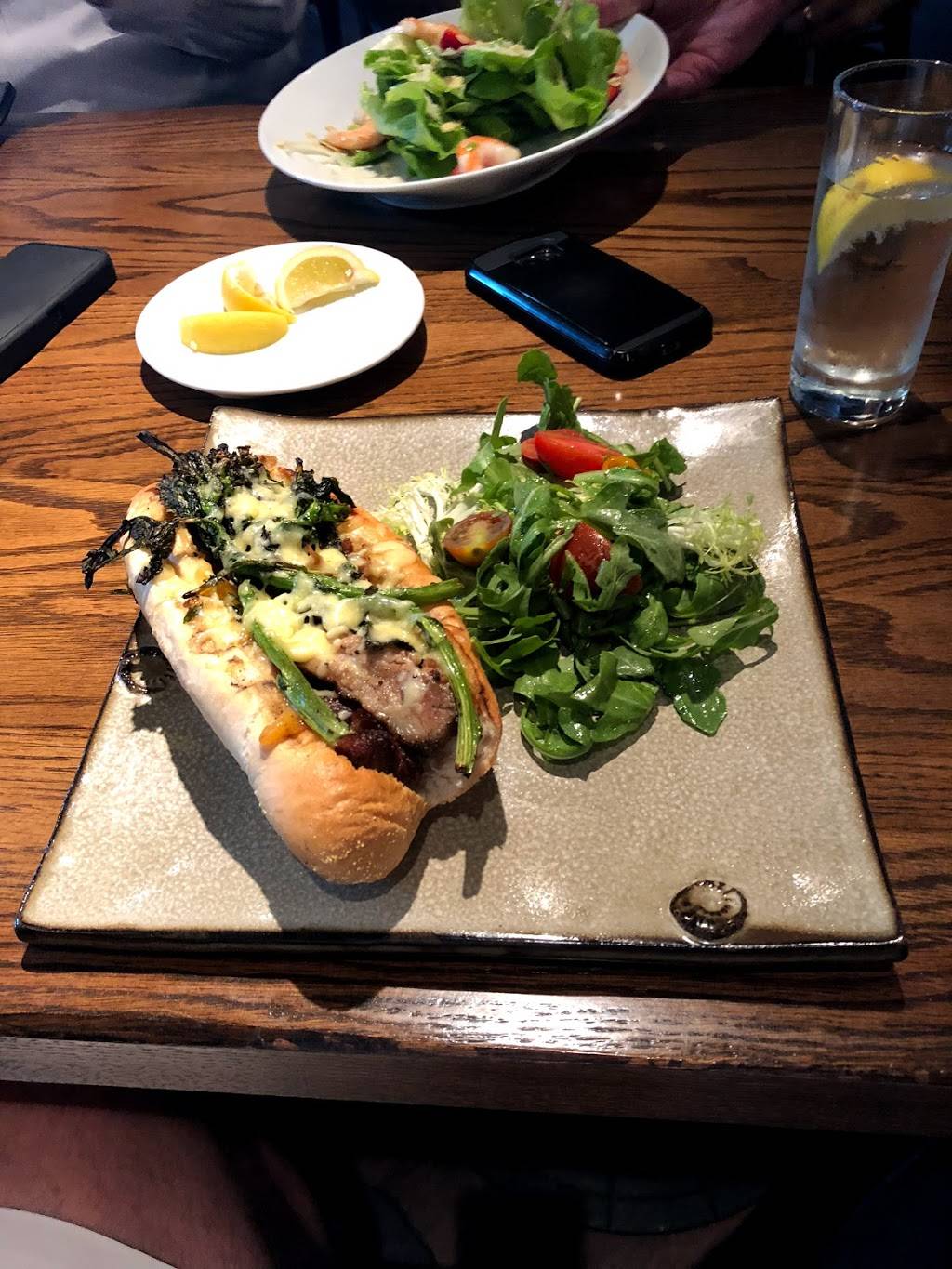 The Side By Side | restaurant | 2410 University Blvd, Tuscaloosa, AL 35401, USA | 2055615500 OR +1 205-561-5500