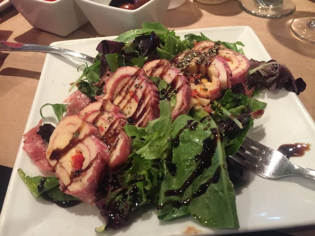 LaMottas Italian Restaurant & Pizzeria | meal takeaway | 15660 San Carlos Blvd #225, Fort Myers, FL 33908, USA | 2394825505 OR +1 239-482-5505