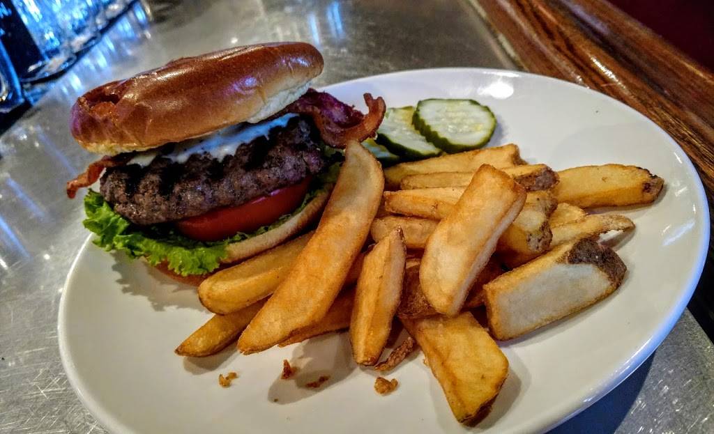 The Village Squire (Crystal Lake) | restaurant | 4818 Northwest Hwy, Crystal Lake, IL 60014, USA | 8154554130 OR +1 815-455-4130