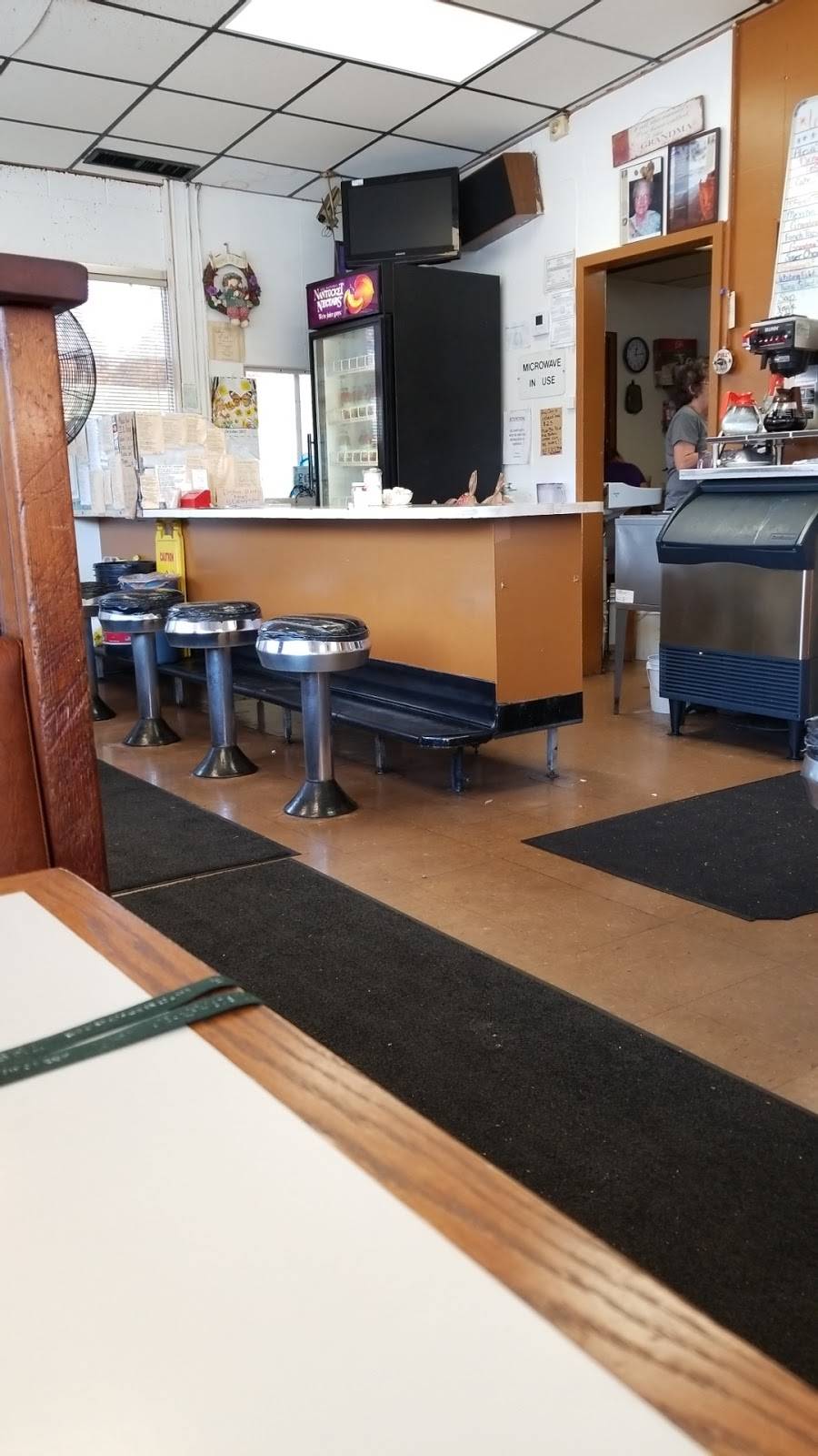 Grandmas II Restaurant | restaurant | 1610 N Main St, Dayton, OH 45405, USA | 9372758617 OR +1 937-275-8617