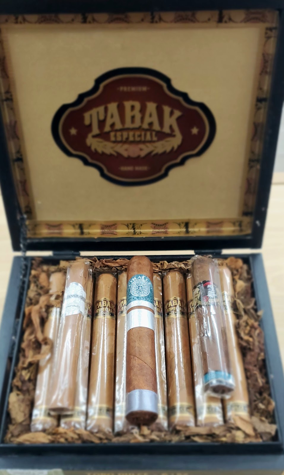 Gatlinburg B&T Market | restaurant | 385 East Pkwy Suite 225, Gatlinburg, TN 37738, USA | 8652536147 OR +1 865-253-6147