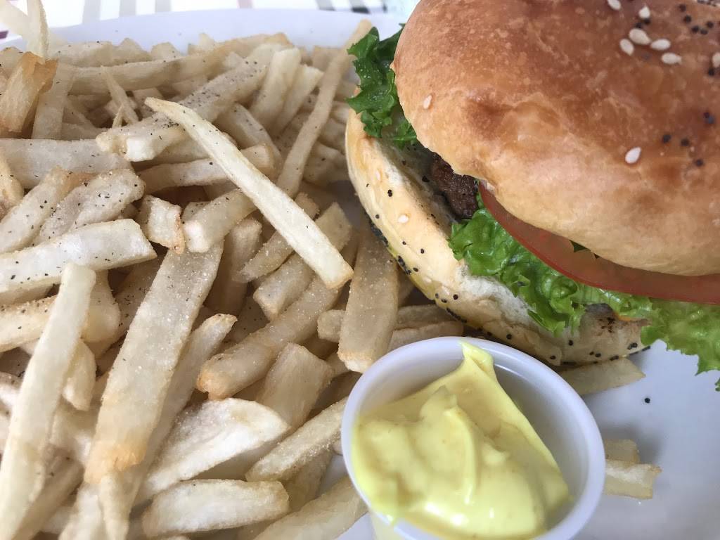 77 Sunset resto-pub | restaurant | 2560 Boulevard Saint-Joseph, Lachine, QC H8S 2N9, Canada | 5145383177 OR +1 514-538-3177